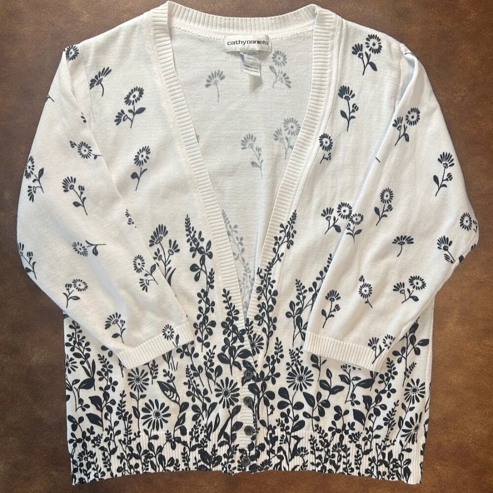 Cathy Daniels cotton blend white cardigan w black flower print